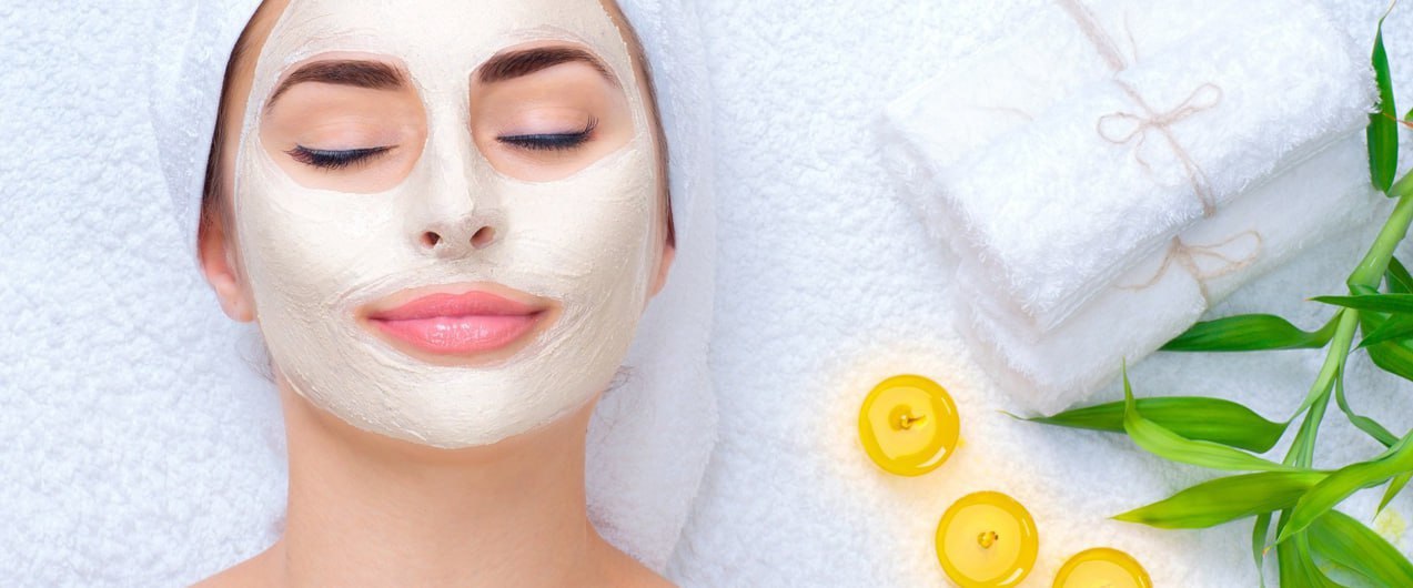 Maschera per uniformare il tono del viso e eliminare le macchie pigmentarie